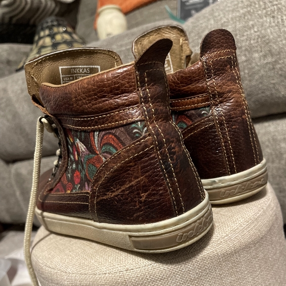 Boots - Picture 3 of 10